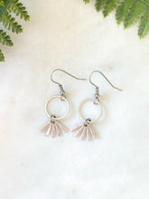 Load image into Gallery viewer, Circle Fray Earrings