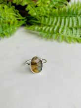 Load image into Gallery viewer, Labradorite Stone Ring