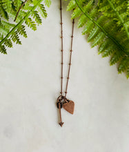 Load image into Gallery viewer, Follow Your Heart Necklace
